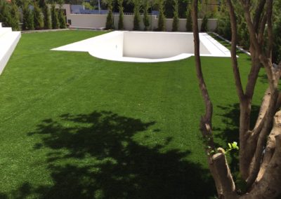 Prato erba sintetica installazione bordo piscina